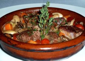 طريقة عمل طاجن لحمة بالمشروم