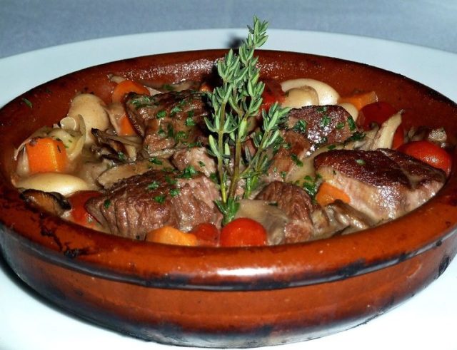 طريقة عمل طاجن لحمة بالمشروم