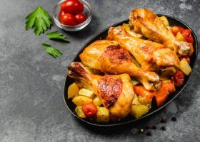 طريقة عمل أفخاذ الدجاج بالثوم والبصل