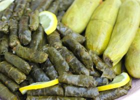 طريقة عمل محشي ورق عنب وكوسا فلسطيني