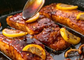 طريقة عمل السلمون بالسكر البني والصويا صوص