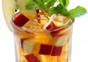 طريقة عمل شاي بالتفاح والنعناع