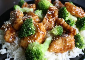 طريقة عمل الدجاج بالبروكلي والفطر