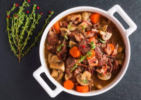 طريقة عمل لحم بالجزر والمشروم