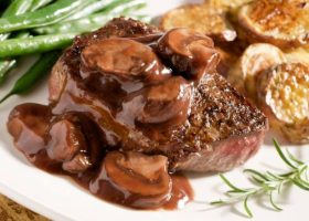 طريقة عمل ستيك بصوص المشروم والكريمة