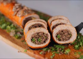 طريقة عمل رول الدجاج باللحم المفروم