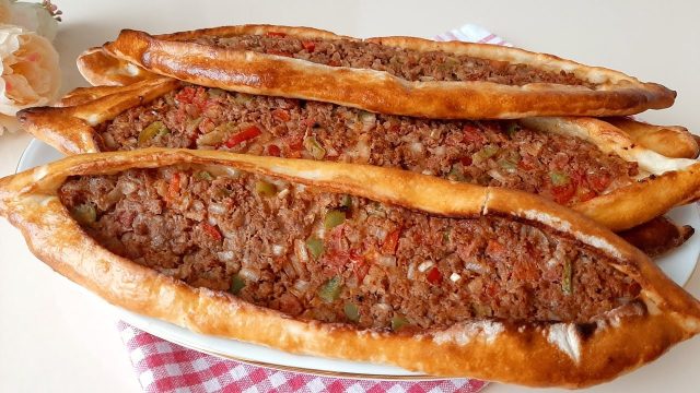 طريقة عمل فطائر بيدا التركية باللحم