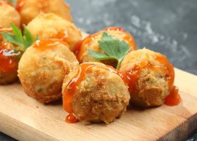 طريقة عمل كرات دجاج بالصوص الحار