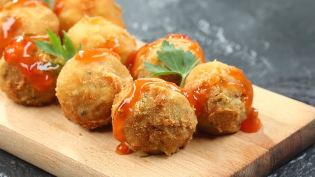 طريقة عمل كرات دجاج بالصوص الحار