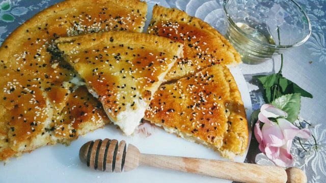 طريقة عمل فطيرة القشطة بالعسل