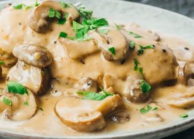 طريقة عمل ستيك دجاج بصوص الفطر