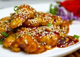 طريقة عمل صدور الدجاج الحارة بالسمسم