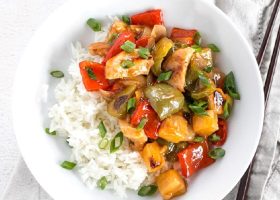 طريقة عمل دجاج صيني حامض حلو بالأناناس