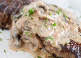 طريقة عمل الستيك بالكريمة والمشروم