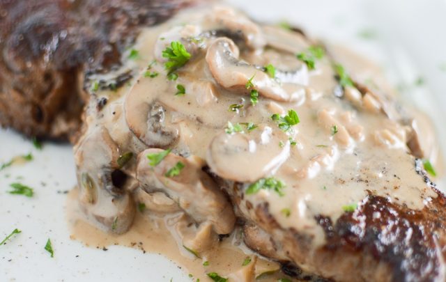 طريقة عمل الستيك بالكريمة والمشروم