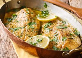 طريقة عمل السمك الفيليه بالليمون والبصل