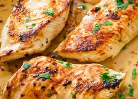 طريقة عمل صدور الدجاج المشوية بالأعشاب