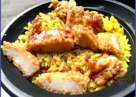 طريقة عمل أرز بقطع الدجاج المقرمش