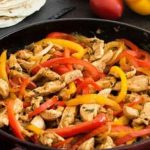 طريقة عمل فاهيتا الدجاج بصوص الباربكيو