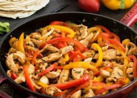 طريقة عمل فاهيتا الدجاج بصوص الباربكيو