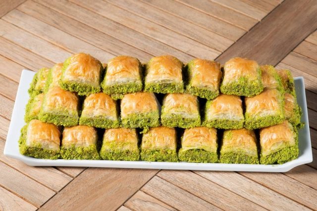 طريقة عمل البقلاوة السورية بالفستق