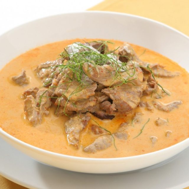 طريقة عمل قطع اللحم بحليب جوز الهند