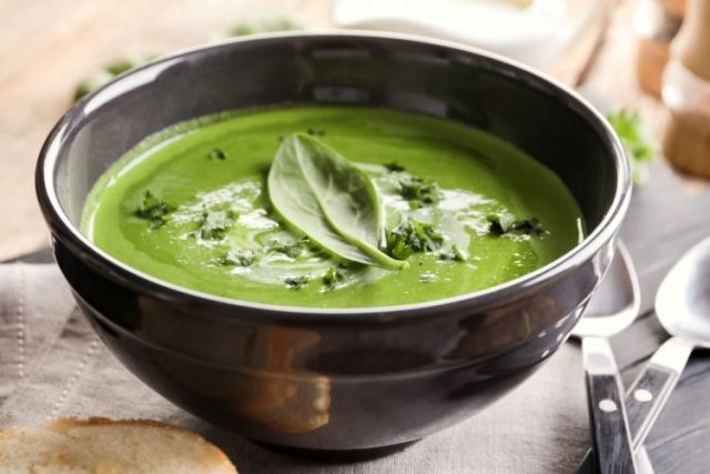 طريقة عمل شوربة السبانخ باللبن
