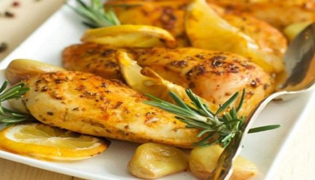 طريقة عمل شرائح الدجاج بالعسل والريحان