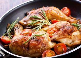 طريقة عمل الدجاج بشرائح التفاح