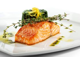 طريقة عمل السلمون بالنعناع