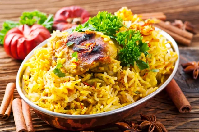 طريقة عمل الأرز بالزعفران والدجاج