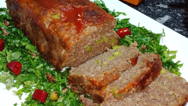 طريقة عمل قالب اللحم المفروم بالبصل والفلفل