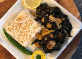 طريقة عمل ملوخية بالدجاج والتمر