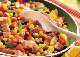 طريقة عمل السوسيس المدخن بالذرة المقلية