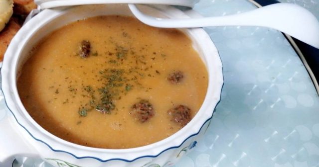 طريقة عمل شوربة عدس مع الكفتة