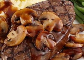 طريقة عمل شرائح اللحم بصوص المشروم