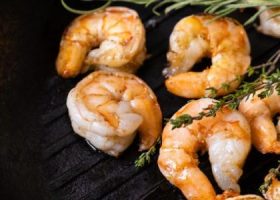 طريقة عمل جمبري مشوي بالريحان والثوم