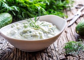 طريقة عمل سلطة لبن وخيار