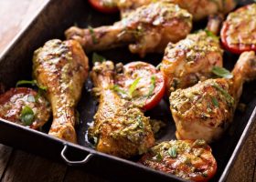 طريقة عمل أفخاذ الدجاج بالروزماري والثوم