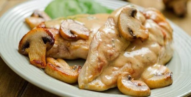 طريقة عمل صدور الدجاج بالمشروم