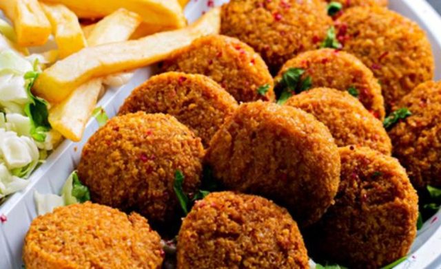 طريقة عمل فلافل الحمص بالفرن