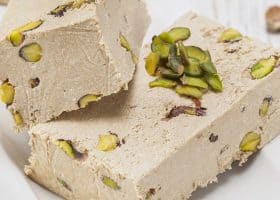 طريقة عمل الحلاوة الطحينية بالفستق