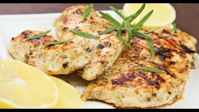 طريقة عمل صدور الدجاج بالروزماري