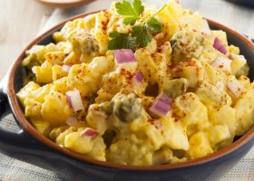 طريقة عمل البطاطس المقلية بالبيض