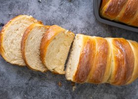 طريقة عمل خبز بالحليب المكثف