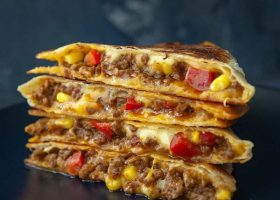 طريقة عمل ساندوتش لحم مفروم بالجبنة والمشروم