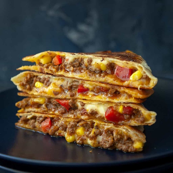 طريقة عمل ساندوتش لحم مفروم بالجبنة والمشروم