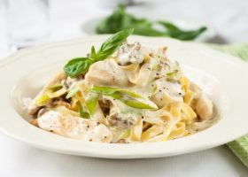 طريقة عمل صلصة الفيتوتشيني البيضاء