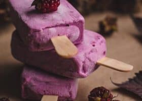 طريقة عمل آيس كريم بالتوت