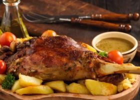 طريقة عمل كتف خروف مشوي في الفرن